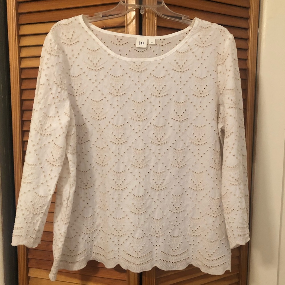 NWOT Gap Embroidered Top